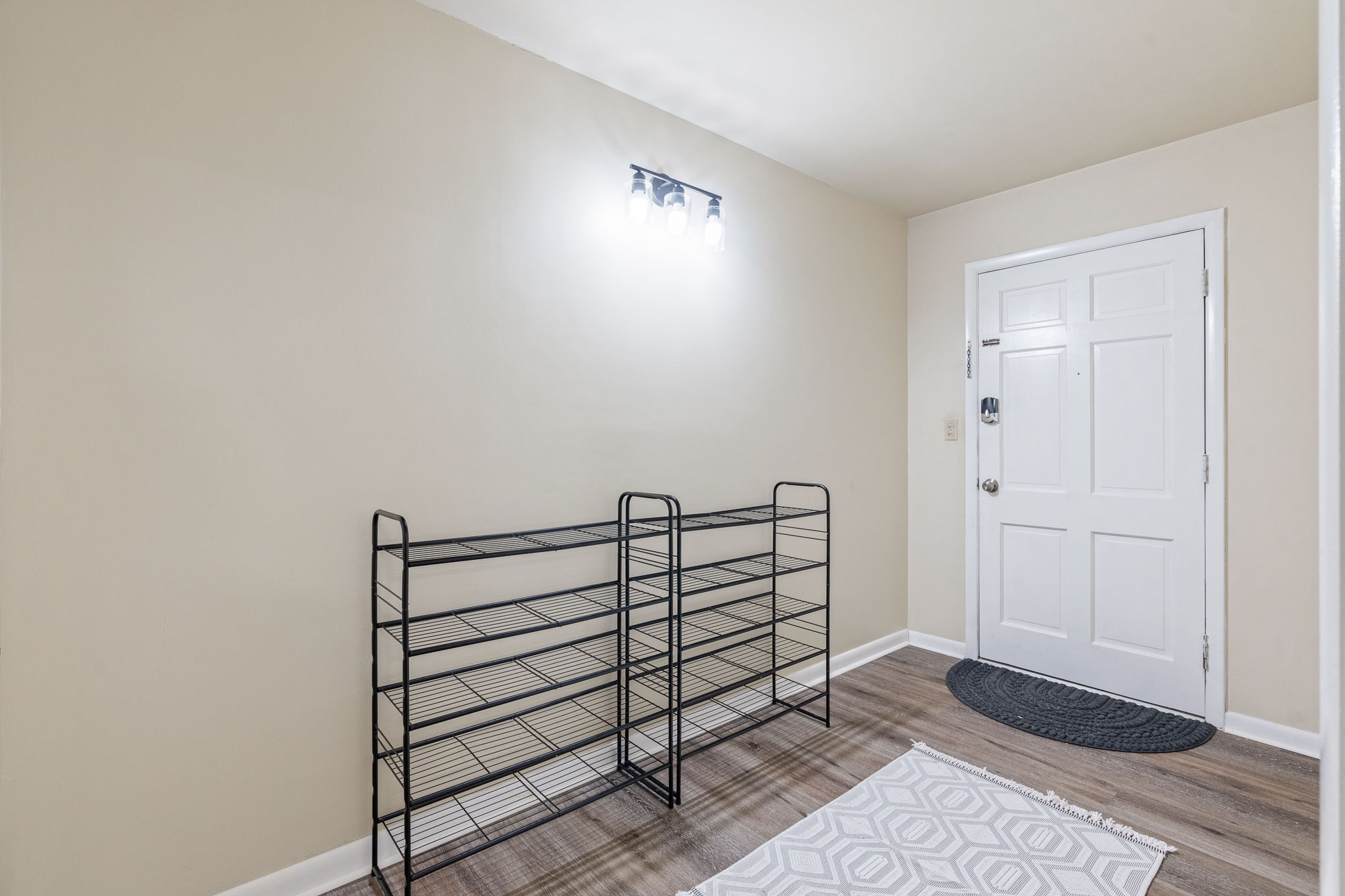 3711 Glendale Ln rental photo