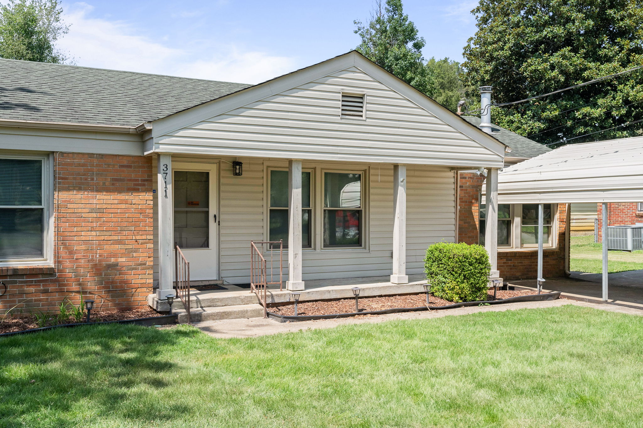3711 Glendale Ln rental photo