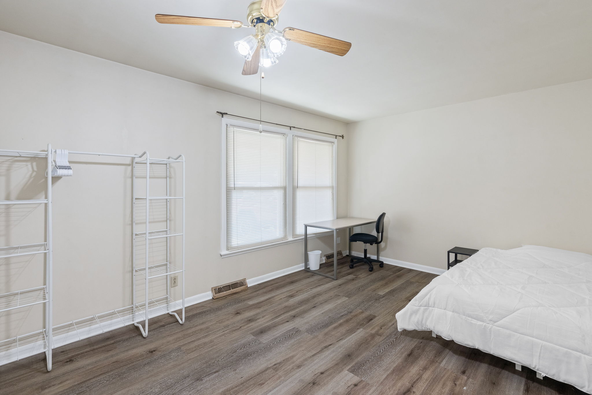 3711 Glendale Ln rental photo