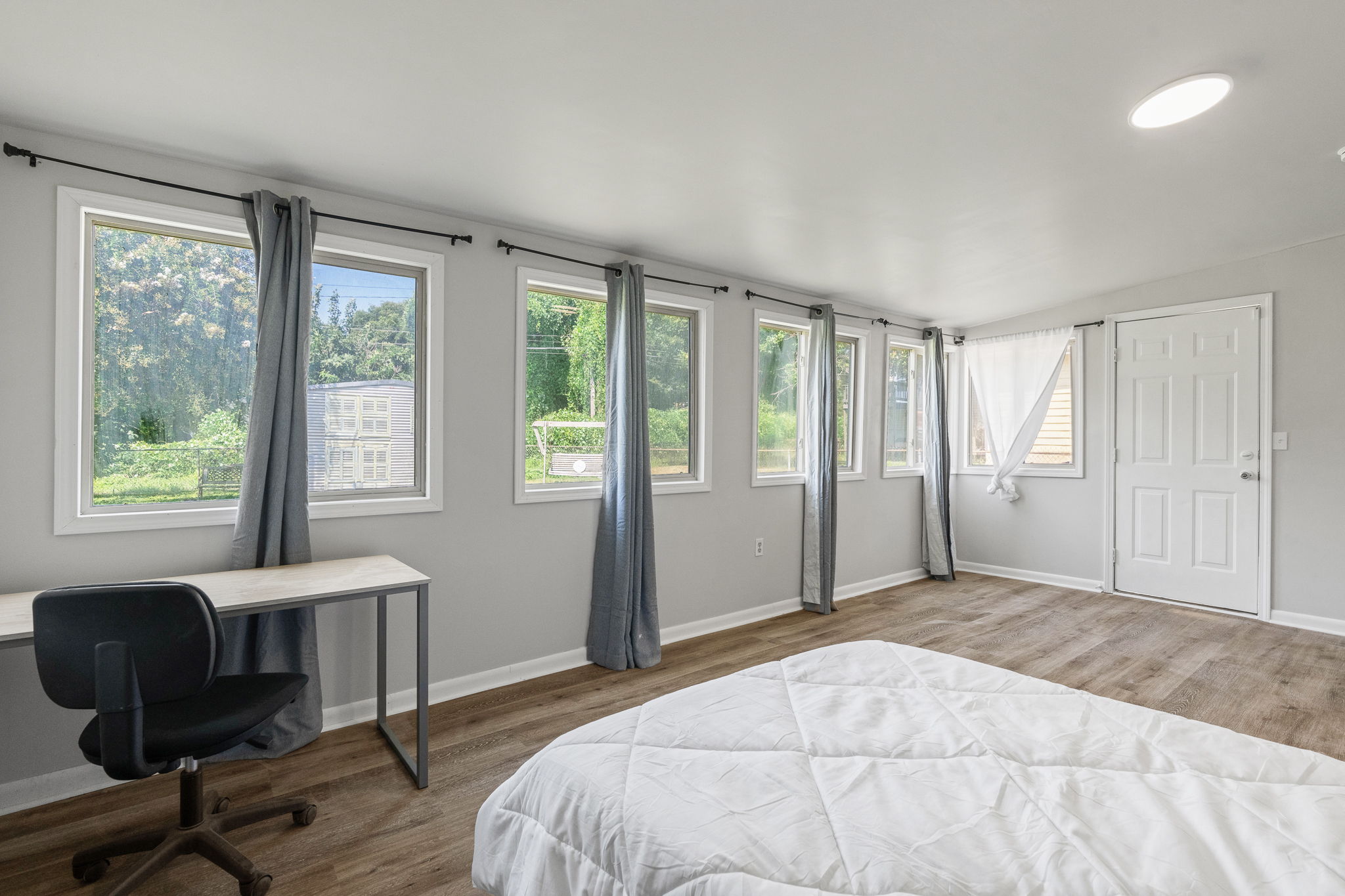 3711 Glendale Ln rental photo